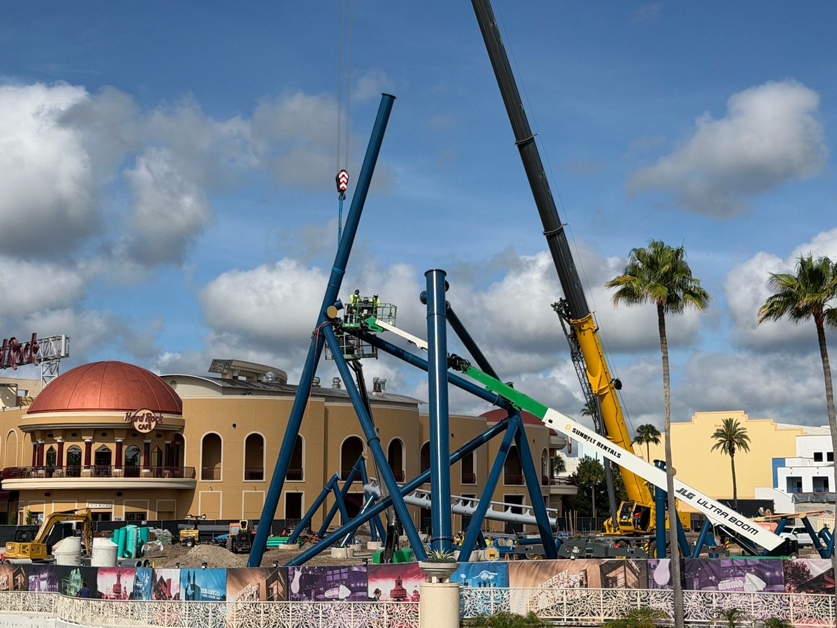 insideuniversal's tweet photo. Universal is currently installing massive support structures for the 170 ft vertical spike on Fast &amp; Furious: Hollywood Drift. The coaster is set to open in 2027. @UniversalORL https://t.co/3gLu6TqlZx