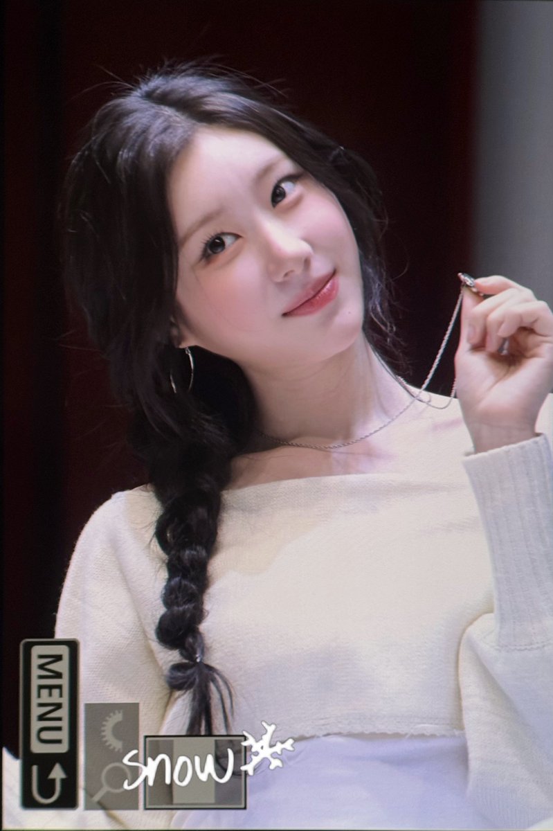 Snow010605's tweet photo. 260529 뮤직플랜트 프리뷰

#ITZY #있지 #채령 
#CHAERYEONG #チェリョン
🦊 https://t.co/Wpu6v2KrjL