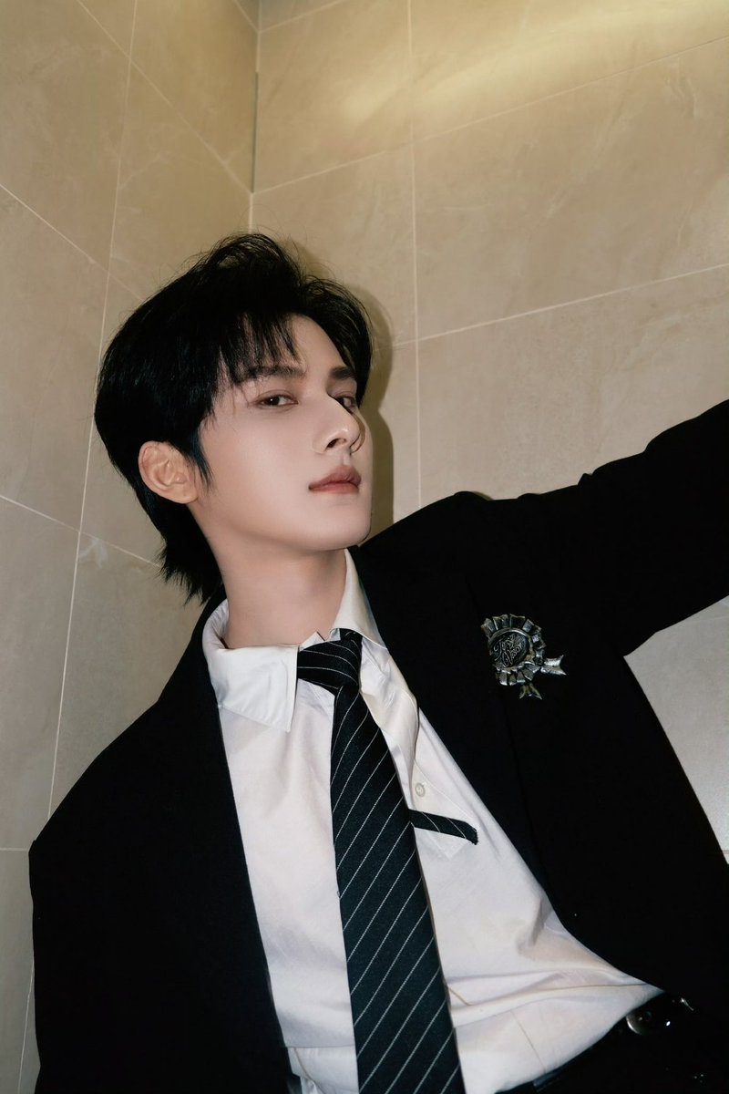 OceanJiangTH's tweet photo. #OceanJiangUpdate #JiangHeng 
 
[ 2026.05.29 ]

江衡oc weibo update 
🔗 https://t.co/8HndCTcZjh

ย้อนกลับไปช่วงวัยเยาว์อีกครั้ง 📖

JIANGLI IN YOUR HEART 
#ZALIVEWITHJIANGLI 

#OceanJiang #江衡 https://t.co/rYarKUqidQ