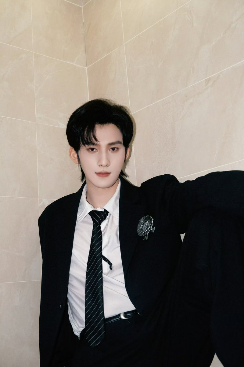 OceanJiangTH's tweet photo. #OceanJiangUpdate #JiangHeng 
 
[ 2026.05.29 ]

江衡oc weibo update 
🔗 https://t.co/8HndCTcZjh

ย้อนกลับไปช่วงวัยเยาว์อีกครั้ง 📖

JIANGLI IN YOUR HEART 
#ZALIVEWITHJIANGLI 

#OceanJiang #江衡 https://t.co/rYarKUqidQ