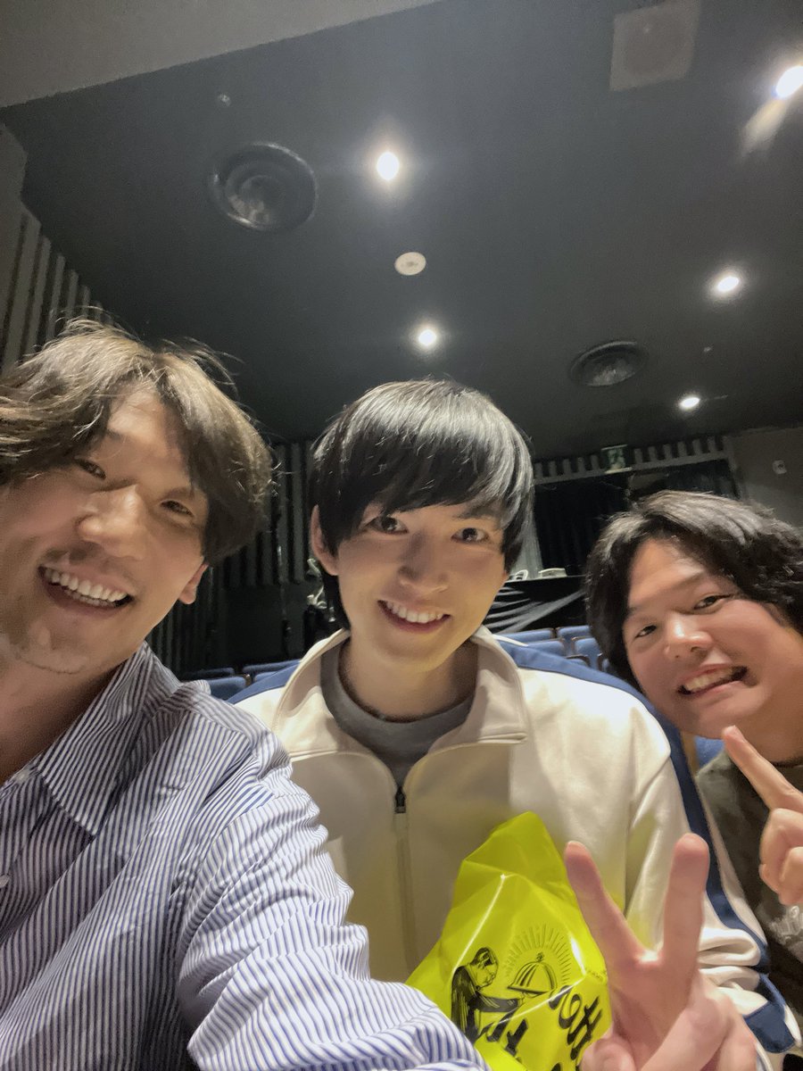 mister_howls's tweet photo. #可もなく不可もない戦争
家族だったなぁ、なにがあったってさ。
不思議な感覚で泣けて。
いつも良作で上質なのに常に新しい作風、演出に挑戦し進化させながら20周年を迎えた矢島さん。愛だよね愛！感動。
その東京マハロに和田雅成が主演はたまらん、また新しい引き出しを見て。皆さま芝居最高でした! https://t.co/JsIsEozAqj