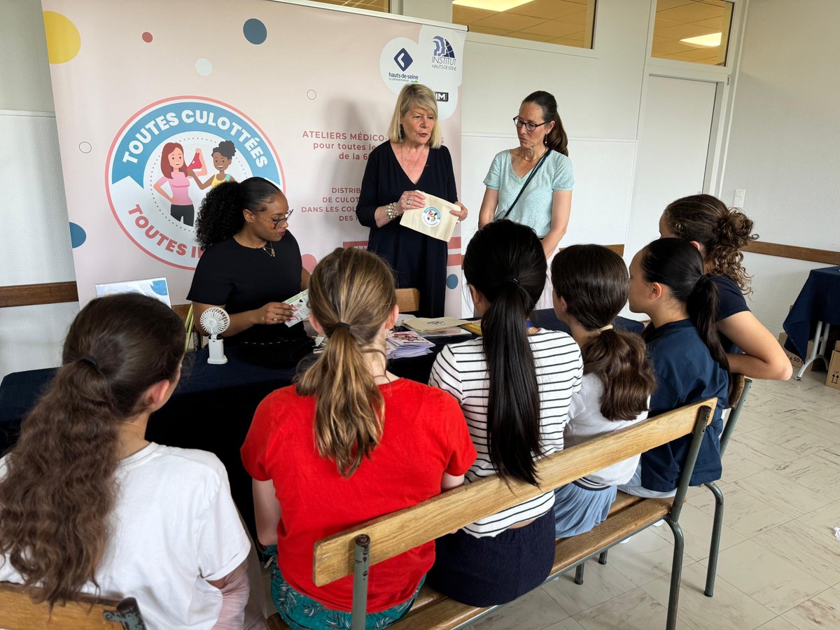instituthds's tweet photo. Psychologues, sages-femmes et étudiantes en médecine ont animé les ateliers médico-informatifs Toutes Culottées auprès de 120 jeunes filles  de 5ème du collège privé Madeleine Danielou à @villederueil.

Au programme : des échanges essentiels autour de la puberté, du cycle menstruel et de l’anatomie, pour permettre aux collégiennes de mieux  comprendre leur corps et de poser toutes leurs questions dans un cadre  bienveillant et sans tabou.

Un  autre atelier, mené par des psychologues, a également abordé des sujets  fondamentaux comme le harcèlement, le consentement, les relations aux  autres et la confiance en soi.

Une  journée riche en discussions, en écoute et en transmission, pour donner  aux adolescentes des clés de compréhension, de prévention et  d’émancipation.

Avec la présence de @Xabi_Elz, conseiller départemental et adjoint au maire, @DemblonRita, conseillère départementale.

🤝 Une campagne financée par le Département des @hautsdeseinefr, en partenariat avec @DIMparis.

En savoir plus 👉 https://t.co/VIx2eoy7rA
