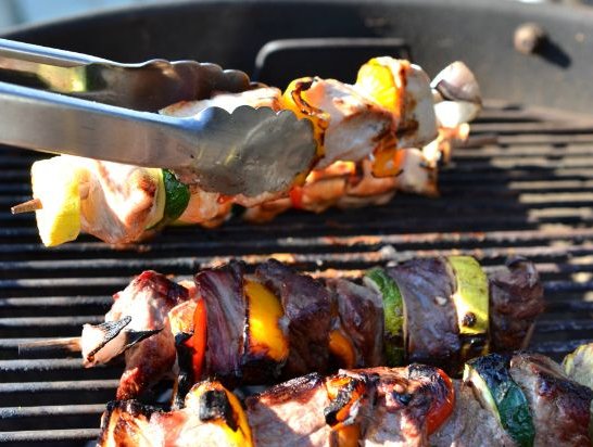 NationalBBQWeek's tweet photo. Essential BBQ Tools - Tongs. Allow turning &amp; lifting without squashing food for more accurate grill positioning. It make sense to have 2 sets of tongs, one with broad blades for larger food movement &amp; one with pointed ends for more precise placement. https://t.co/gmrnS0fPh2 https://t.co/KhROXqIbya