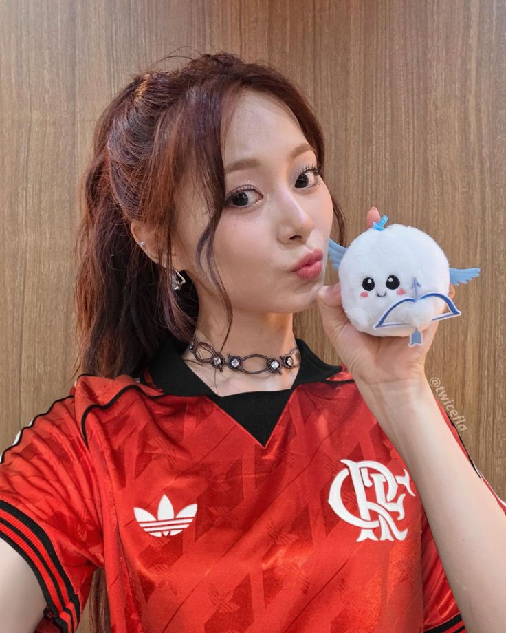 twicefla's tweet photo. Oi pessoal, aqui é o tutu, um dos adms da TwiceFla

To postando aqui pra avisar que eu perdi minha conta pessoal, por isso criei uma nova -> @tututzu <- 

Me sigam lá 👍 eu vou seguindo de volta todo mundo aos poucos

Bom dia!! https://t.co/pkgNsZW8C7