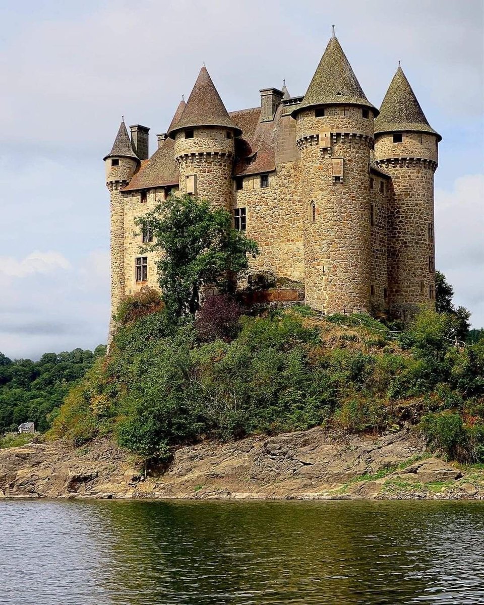 Natursee's tweet photo. Château de Val

France 🇫🇷 https://t.co/kp7rkqLcPl