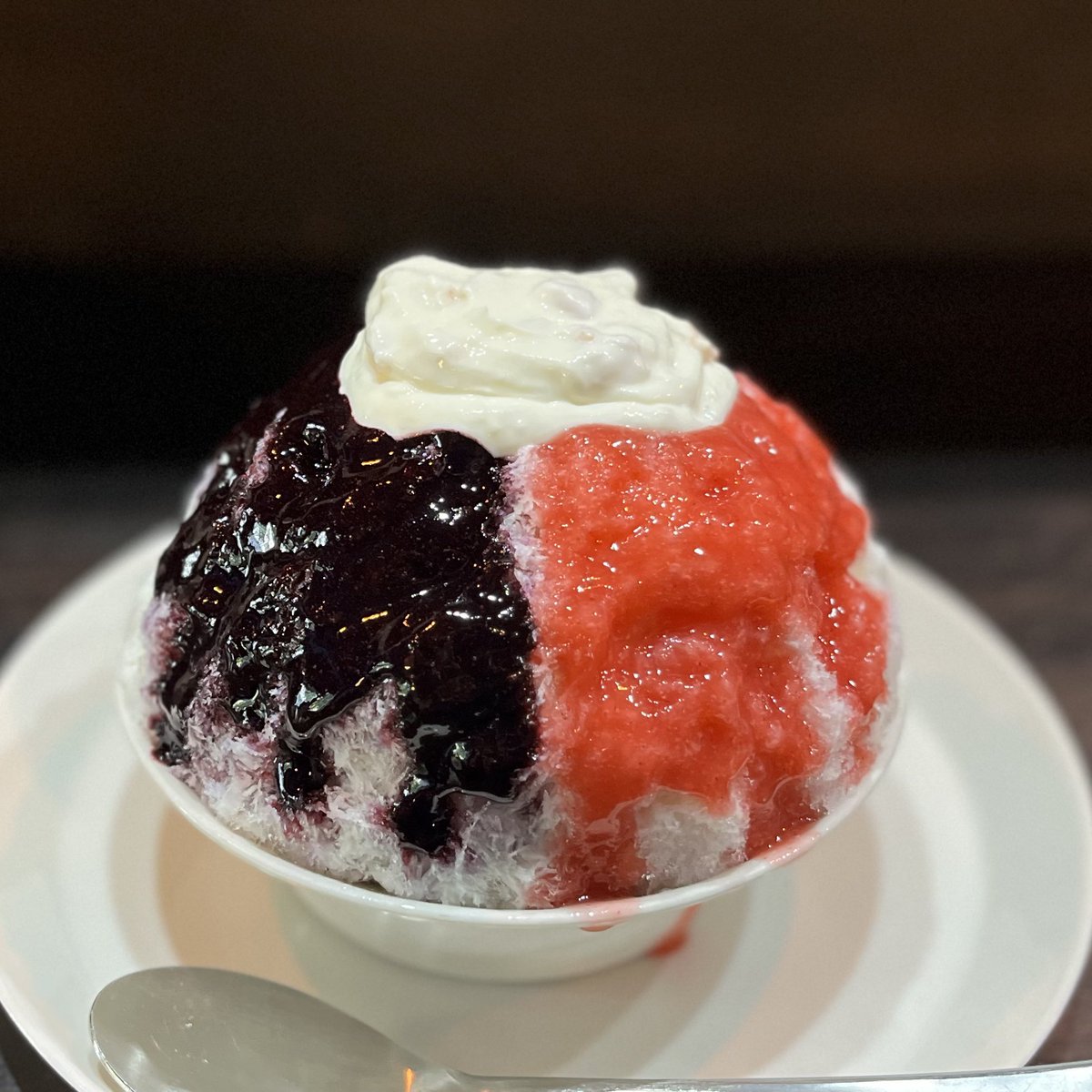 kaorukamiya2020's tweet photo. 2026年5月😋
aiiro(長崎市) 55杯
🍧 カスタマイズ氷

何をカスタムした？
3〜4種類だそう

苺、ブルーベリー
セイロンティー、しょうが？
レアチは必須のはず(笑)

カスタマイズの時はちゃんとメモっとこう✍️
＿φ(￣ー￣ )

#aiiro 
#かき氷 https://t.co/G6VoVCYNWb