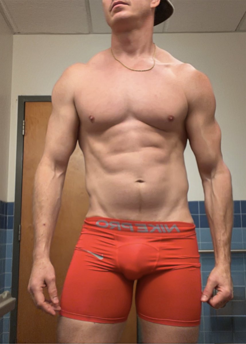 BNicholas's tweet photo. That Nike Pro pump ✌️ https://t.co/Nl2ZgxSitm