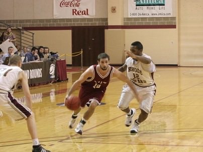 MITEngineersMBB's tweet photo. 🫡 𝙏𝙝𝙚 𝘽𝙡𝙪𝙚𝙥𝙧𝙞𝙣𝙩 𝙎𝙚𝙧𝙞𝙚𝙨: 2008-09 Team

In 2009, MIT Men’s Basketball captured its first NEWMAC Championship and earned the program’s first NCAA Tournament berth. Led by National Player of the Year Jimmy Bartolotta, senior captains Billy Johnson and Bradley Gampel, and NEWMAC Coach of the Year Larry Anderson, the Engineers defeated Springfield 76-50 to win the program’s first NEWMAC Tournament Championship. They would go on to upset RIC in the 1st Round of the NCAA Tournament before falling in the 2nd Round. This would cement one of the most important seasons in program history and lay the foundation for success throughout the 2010’s.

#EngineeredToCompete | #DamTough