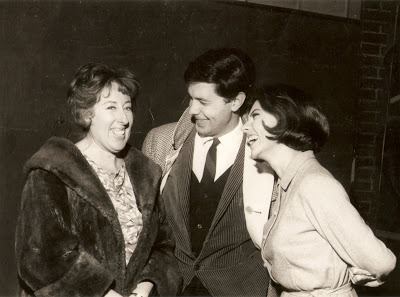 MuertosArg's tweet photo. 31/05/2008 murió Nelly Lainez.
Una genia que nos regaló risas por años con sus actuaciones. Desde los 50s trabajó en teatro, radio, cine y en la tele. Desde La Tuerca hasta Gasalla siempre única.
Murió con 88 años.  Inolvidable. https://t.co/MHUuteAEEf