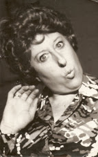 MuertosArg's tweet photo. 31/05/2008 murió Nelly Lainez.
Una genia que nos regaló risas por años con sus actuaciones. Desde los 50s trabajó en teatro, radio, cine y en la tele. Desde La Tuerca hasta Gasalla siempre única.
Murió con 88 años.  Inolvidable. https://t.co/MHUuteAEEf