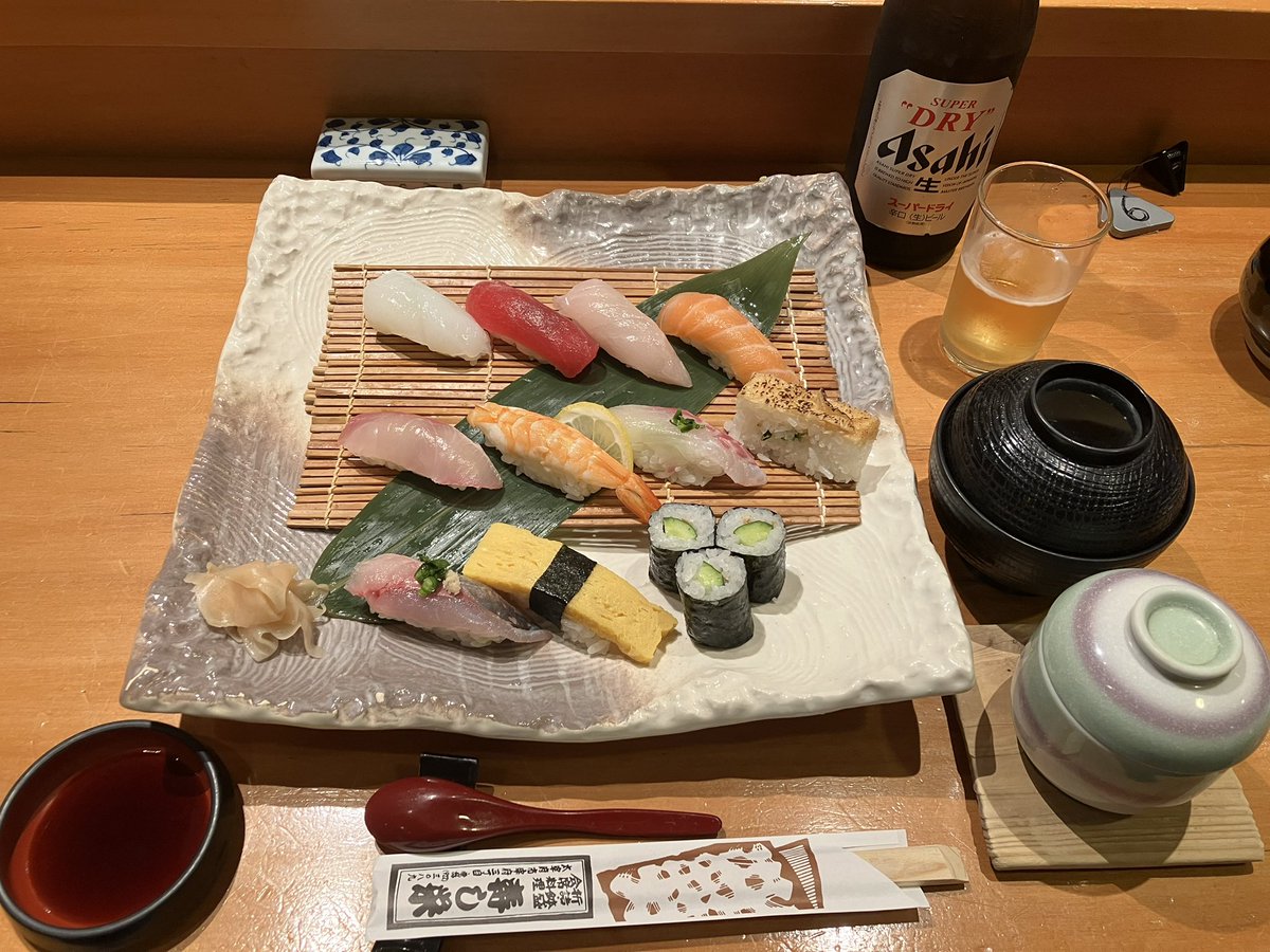 KitabayashiK's tweet photo. 太宰府にお詣りしつつ近くの神社にもお詣り⛩️
ついででも許してくれるのが神とこちらの都合を押し付けつつ昼ごはん🍣
太宰府近くの『すし栄』でビールと寿司ランチ🤤日本酒がほしかったけど一旦がまん😣
太宰府参拝といえばの梅ヶ枝餅も食べつつ観光🚩 https://t.co/rjzUDSbRIj