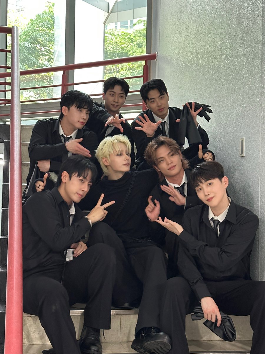 oldmoon_us's tweet photo. 260529 #환웅 인🌟

Still here

솔로 데뷔 1주년 축하해💕

#원어스 #ONEUS #hwanwoong https://t.co/DSQqVNWFGm