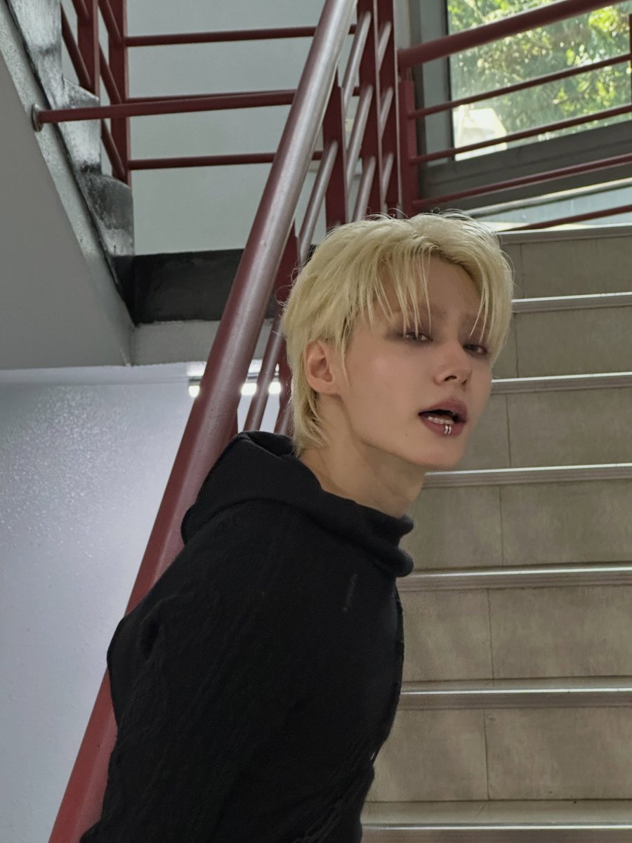 oldmoon_us's tweet photo. 260529 #환웅 인🌟

Still here

솔로 데뷔 1주년 축하해💕

#원어스 #ONEUS #hwanwoong https://t.co/DSQqVNWFGm