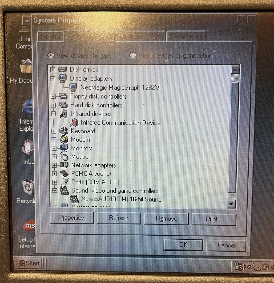 RetroFox8Bit's tweet photo. I did have to test it immediately back home, it's a 200mhz MMX CPU, 32mb of RAM,and 2gb HDD. Plugged in my multi-adapter and it booted right up to Win98! LCD is not great - passive matrix. HDD pops out easily, RAM under a hatch, fun little PC for the price! :) https://t.co/m9JjZZ0Uzv