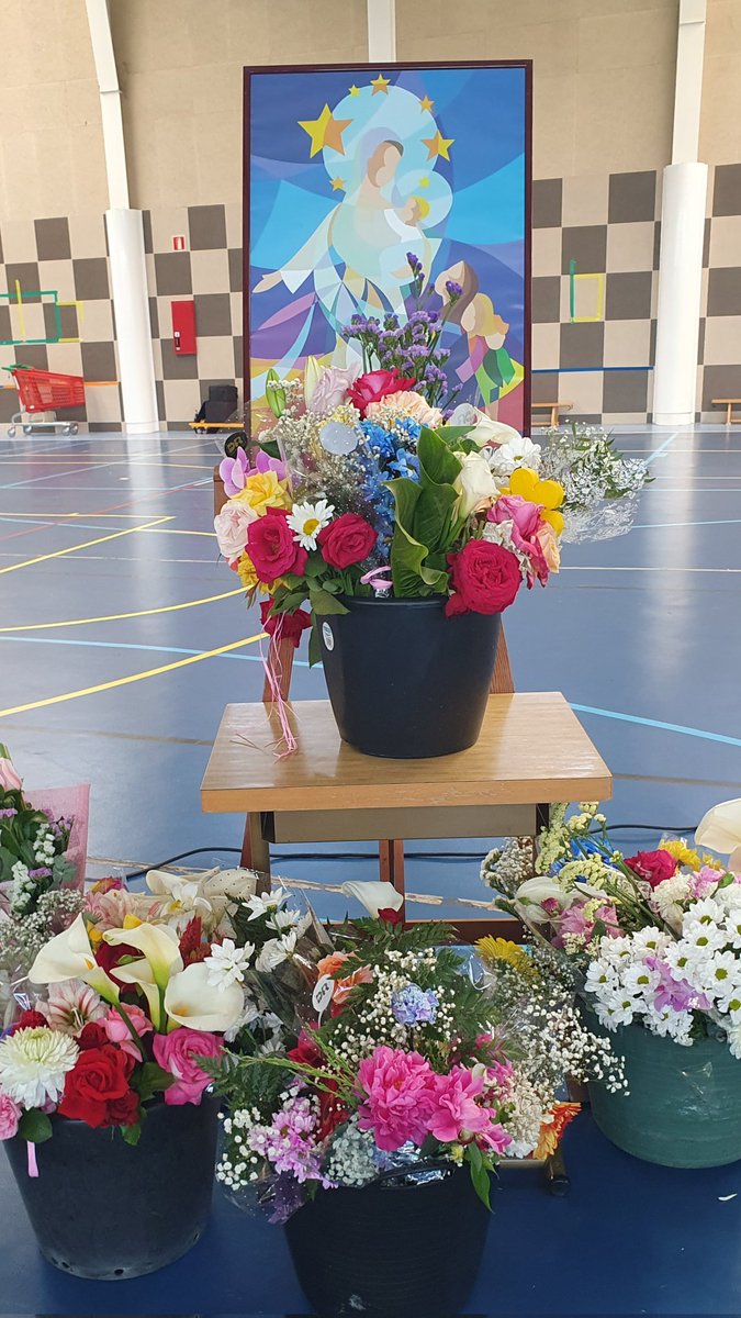 Eduard_Lpz's tweet photo. Eucaristía fin de mayo y ofrenda de flores a María 💐🌸🏵🌹🌺🥀🌼🌷.
#misa #mayo #mesdemaria #ofrendadeflores https://t.co/XAEIYEZpeq