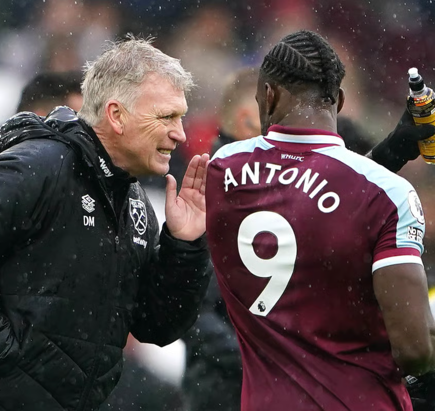 AwayDaysFB's tweet photo. In a recent interview, Michail Antonio stated that when his father passed away, he asked David Moyes for a day off on the day of his funeral so that he could attend...

David Moyes responded by telling him he still had to attend training in the morning, which meant he could only attend the burial...

Horrid look for Moyes...