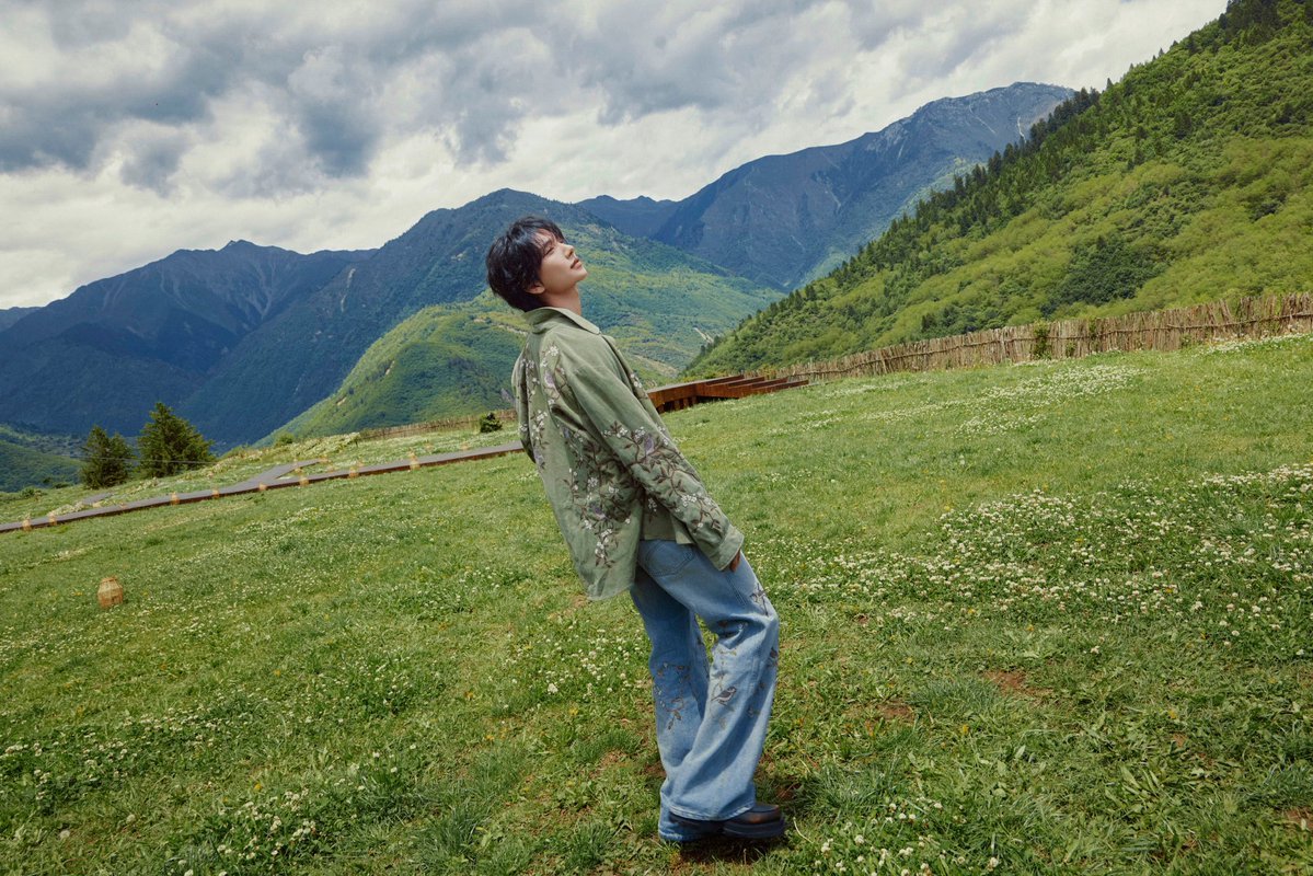 GentleHongTH's tweet photo. @pledis_17 [💎] 260529 #SEVENTEEN #JOSHUA at VOGUE VACATION (3/3)

📌https://t.co/b7ztL5WPdS

#JOSHUA_VogueVacation
#VogueVacation #세븐틴 #조슈아 
@pledis_17 https://t.co/jmsHE7YiCf