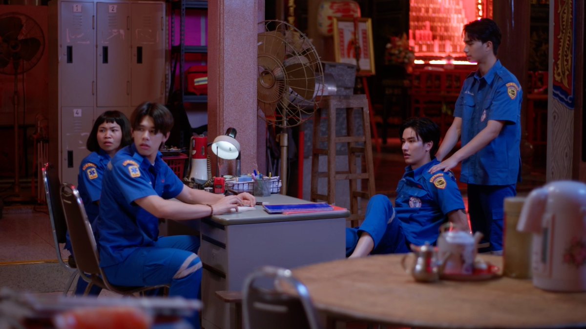 GMMTV's tweet photo. มีคนโดนแฟนทิ้งหนึ่งอัตรา 

#ADogAndAPlaneEP1
@Tawan_V @mond_tanutchai @TuiChayatorn @juno8iq https://t.co/c4X8J2FRil