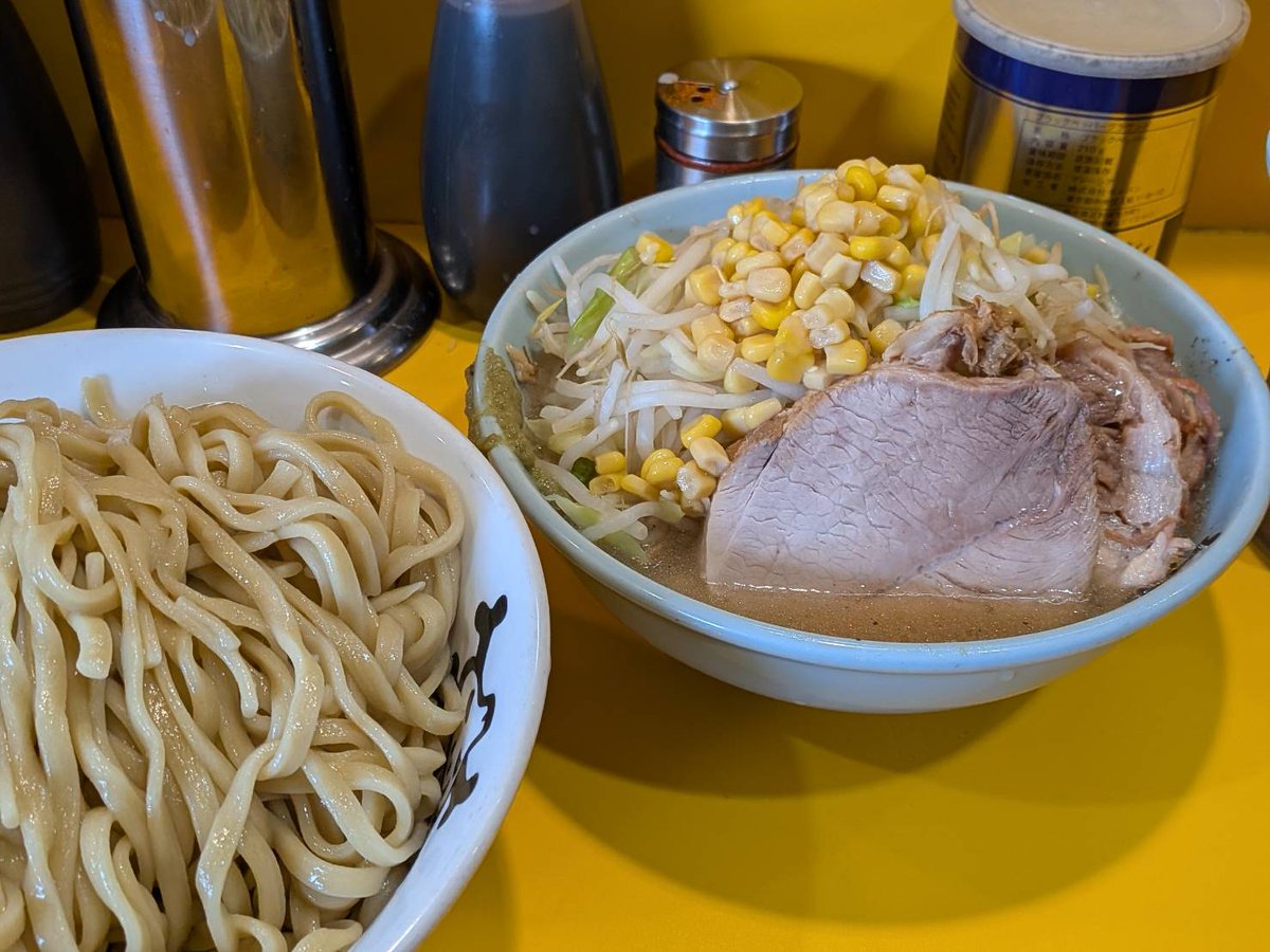 negui110's tweet photo. ラーメン二郎　野猿街道店2　なみのりつけ麺大+野菜
まろやか塩スープにプリプリ麺と豚の塊が美味い！
柚子胡椒とスープの相性が凄く良い😊
出来るなら次回柚子胡椒増ししたいな～
ご馳走さまでした！ https://t.co/ldoPzGdmjQ