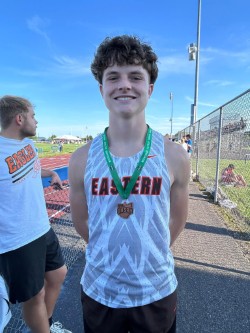 BostonWebb2027's tweet photo. Advanced to the State track meet in Long Jump and the regional finals in the 4x200 and 4x100.  First Long Jumper to advance to State in school history. https://t.co/2kp4VdUxnr
