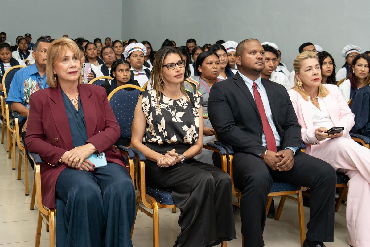 InadehOficial's tweet photo. ¡300 nuevas historias de superación comienzan a escribirse en la provincia de Bocas del Toro!

Con orgullo, realizamos la entrega de 300 certificados a participantes que culminaron exitosamente su proceso de formación en áreas de gran impacto para el desarrollo del país. https://t.co/urDPWFhmTw