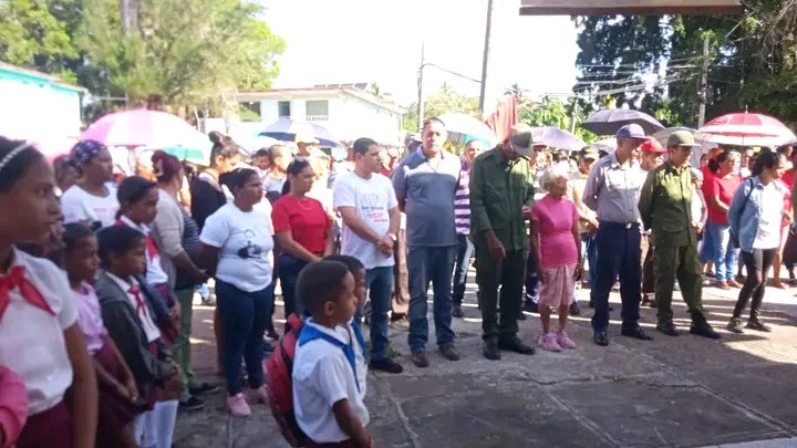 IyenisyT52875's tweet photo. Con la presencia de las principales autoridades en el territorio se realiza en nuestros municipio yateras acto de reafirmación Revolucionaria.Cuba es un País de paz y nadie va quitarnos nuestra tranquilidad ciudadana.   #95DeRaul https://t.co/tQPkjpgno8