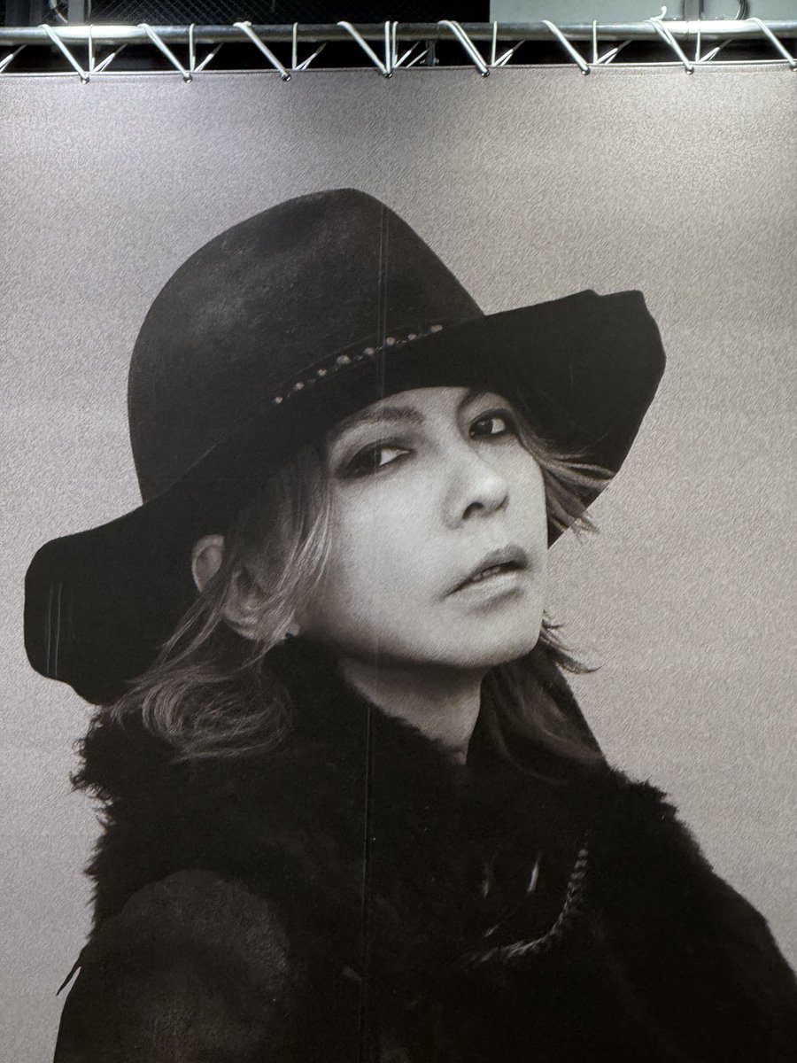sumiyo_hydelove's tweet photo. さっそく観てきた！
写真めっちゃ素敵！！！

#LarcenCiel #HYDE https://t.co/1dnSQb2tvs