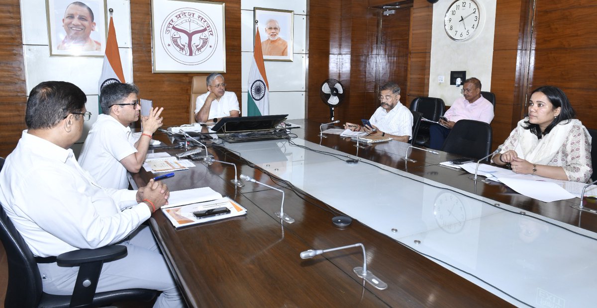 ChiefSecyUP's tweet photo. जनगणना कार्य में सहयोग न करने वाले कार्मिकों के विरुद्ध जनगणना अधिनियम के तहत कार्रवाई सुनिश्चित करने के निर्देश दिए। साथ ही जिलाधिकारी स्तर पर माइक्रो मॉनीटरिंग करते हुए कार्य को समयबद्ध एवं प्रभावी ढंग से संपन्न कराने पर जोर दिया। https://t.co/5aK31jKBvc