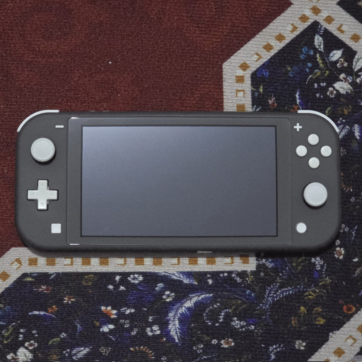 24krubbie's tweet photo. WANT TO SALE
Nintendo Switch Lite GRAY

Pemakaian sejak Okt 25
Kondisi layar mulus 100%, fisik 99%
Joystick aman
Original
Free 3 game fisik, micro sd 128, thumb-grip, case &amp; tas.
Fullset - box &amp; charger

3,5 juta (NEGO)

📍Bekasi. Bisa 🍊 (exc adm)

#wts #nintendo #switch https://t.co/rIXfwFTiuu