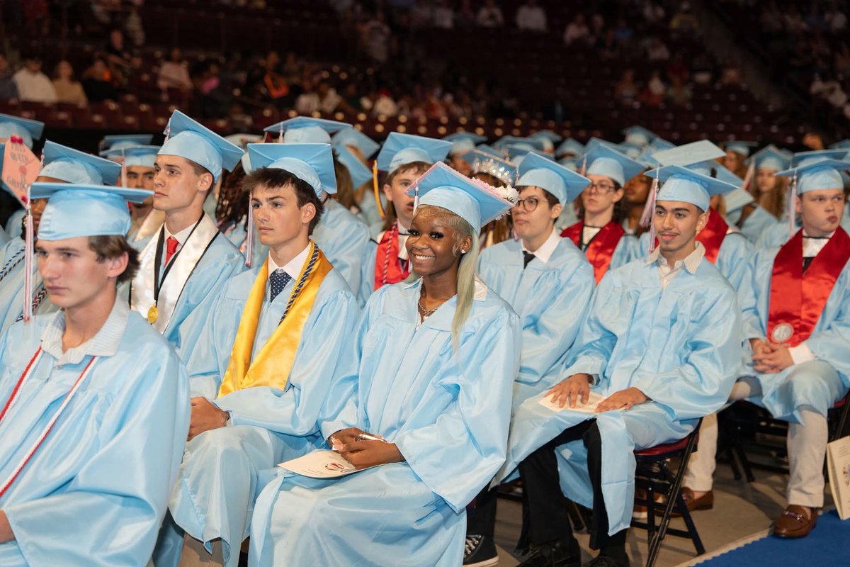 RichlandOne's tweet photo. 🎉 Congratulations to A.C. Flora High School’s amazing Class of 2026! Your dedication and resilience have brought you to this incredible milestone. Wishing you a future full of new opportunities, meaningful paths and ongoing achievements. 🎓🌟

#RisingTogether https://t.co/PJLGhiKdsB