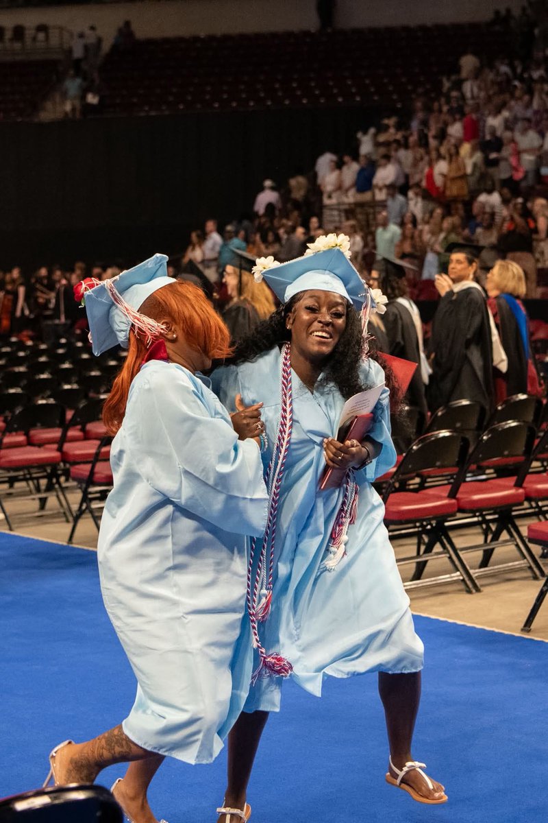RichlandOne's tweet photo. 🎉 Congratulations to A.C. Flora High School’s amazing Class of 2026! Your dedication and resilience have brought you to this incredible milestone. Wishing you a future full of new opportunities, meaningful paths and ongoing achievements. 🎓🌟

#RisingTogether https://t.co/PJLGhiKdsB