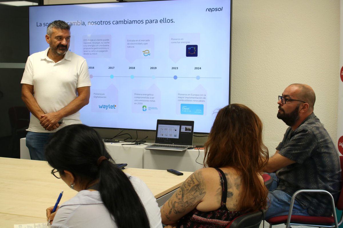 FUN_INTEGRA's tweet photo. 🔴Celebramos junto @FundacionRepsol @Repsol sesión informativa para candidatos de #FundaciónIntegra en #ExclusiónSocial y con #Discapacidad dentro de un proceso de selección para sus estaciones de servicio💚Gracias por apostar por el #Empleo Sostenible y por generar oportunidades https://t.co/4P6NZaYjkV