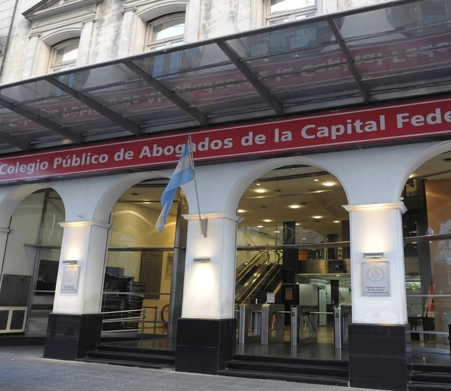 PPNArg's tweet photo. Los invitamos a la Jornada “La Nueva Ley Penal Juvenil: Debates jurídicos y desafíos en su implementación”, organizada por los institutos y comisiones del @CPACF, para analizar los alcances de la Ley 27.801. 

El encuentro contará con la presencia de destacados magistrados y especialistas del ámbito local e internacional, entre los que se destaca la participación de la PPN a través de Marina Chiantaretto, quien oficiará de moderadora en el Panel II, centrado en los dispositivos institucionales, la interdisciplina y los desafíos de ejecución. 

📅 Martes 02/06, de 14:00 a 19:00 hs.  

📍 Salón Auditorio, Av. Corrientes 1441, piso 1°.  

📩 Inscripción previa obligatoria: infoacademicas@cpacf.org.ar