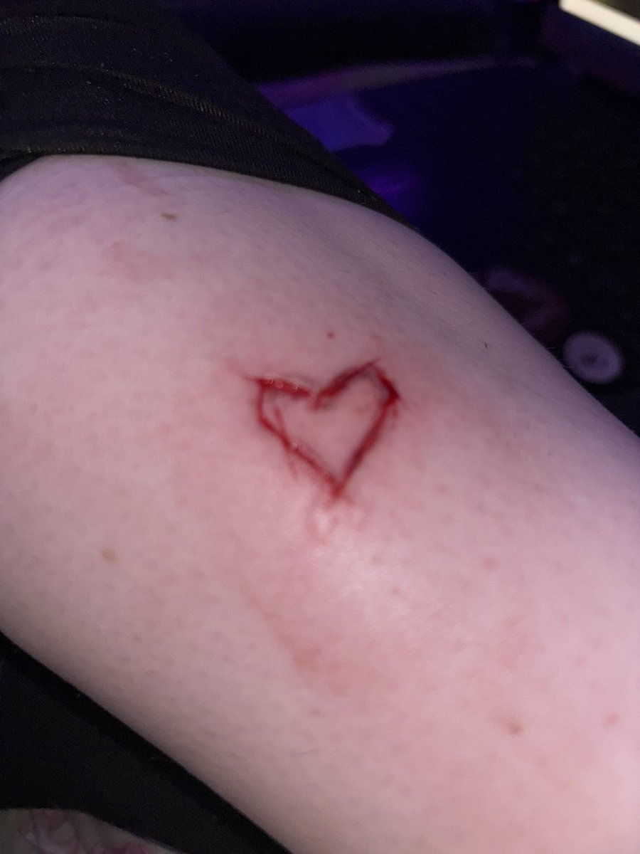 necrokitty420's tweet photo. 1st time cutting irl w sum1 (w my irl bsf) last night + ft seshy w oomfie + sum lines:3 @lesbianintow @Nadiaslaaays
fake blood fake cuts #slitwt #cutspo #beanspo #styrospo #styrotwt #shedtwt #shtwt #fakebody #seshy #drugtwt #bpdtwt #multiswipe #sledtwt
#shedbuildertwt https://t.co/6WQpeETEyd
