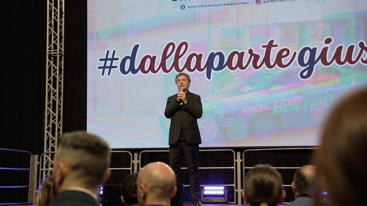 stornaiolo's tweet photo. Stamattina ho avuto il piacere di partecipare a #dallapartegiusta un evento sulla legalità per tutte le scuole superiori organizzato dalla #questurabat ad #andria con l'intervento del meraviglioso #donmauriziopatriciello grazie ad #alfredofabbrocini https://t.co/1jHWKYDvz7