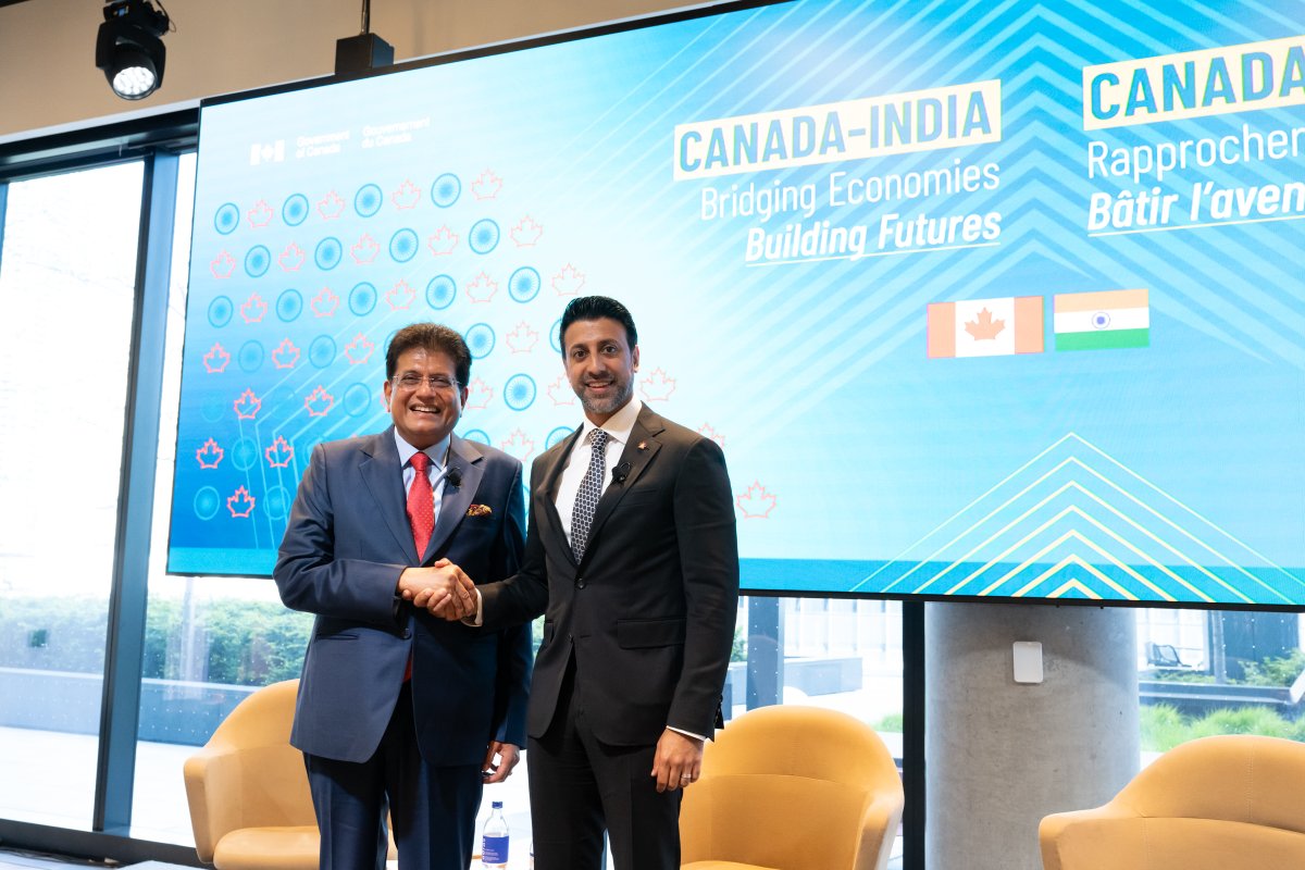 CommerceCanada's tweet photo. Lisez la déclaration commune! Les ministres Sidhu et Goyal se sont engagés à renforcer les liens bilatéraux en matière de commerce et d’investissement afin d’obtenir des résultats concrets qui favorisent la croissance économique.🇨🇦🇮🇳
➡️https://t.co/9NhG5xGc0C https://t.co/BdvEr2iMdG