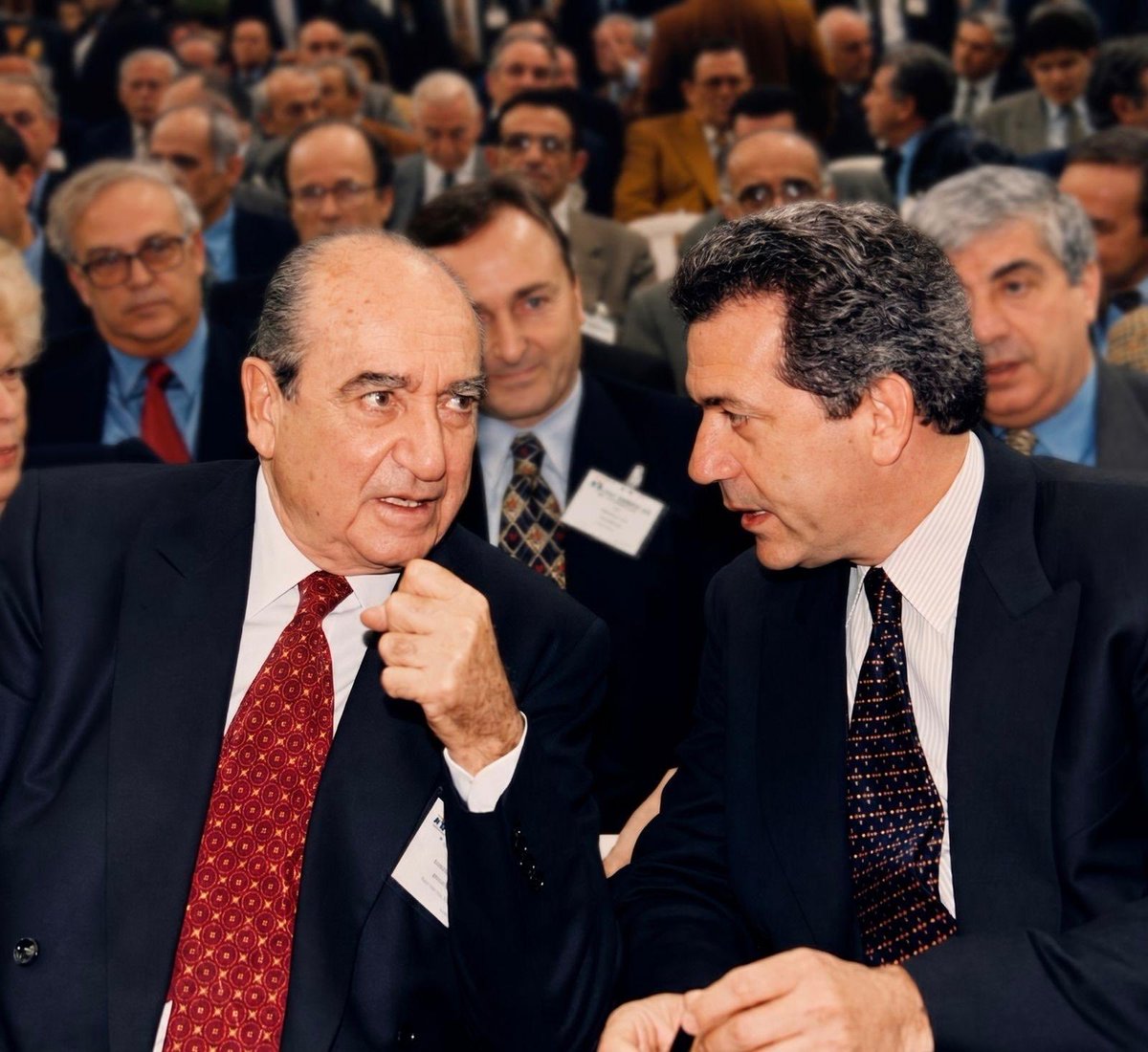 Avramopoulos's tweet photo. Εννέα χρόνια συμπληρώνονται σήμερα από την απώλεια του Κωνσταντίνου Μητσοτάκη.

Η μνήμη του παραμένει ζωντανή, όχι μόνο για την παράταξη που υπηρέτησε με συνέπεια, αλλά και για τη δημόσια ζωή της χώρας.

Υπήρξε πολιτικός με διορατικότητα, θάρρος, ευρωπαϊκό προσανατολισμό και βαθιά πίστη στη δύναμη των μεταρρυθμίσεων. Σε δύσκολες εποχές, μίλησε με ειλικρίνεια, συχνά πριν από την εποχή του, υπηρετώντας την πολιτική με αίσθημα ευθύνης απέναντι στην πατρίδα.

Η παρακαταθήκη του είναι η προσήλωση στην αλήθεια, στη θεσμική σοβαρότητα, στη δημοσιονομική ευθύνη, στην ευρωπαϊκή πορεία της Ελλάδας και στην ανάγκη η πολιτική να βλέπει μπροστά.

Τον θυμόμαστε με σεβασμό και τιμή.