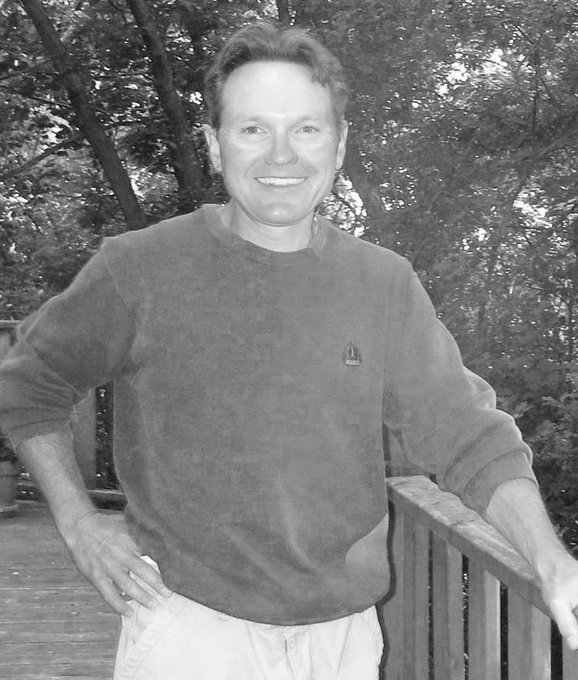 JohnKayaking's tweet photo. Same sweat shirt  Left pic I am about 45 
Right pic 65 https://t.co/SbgPNyf48M