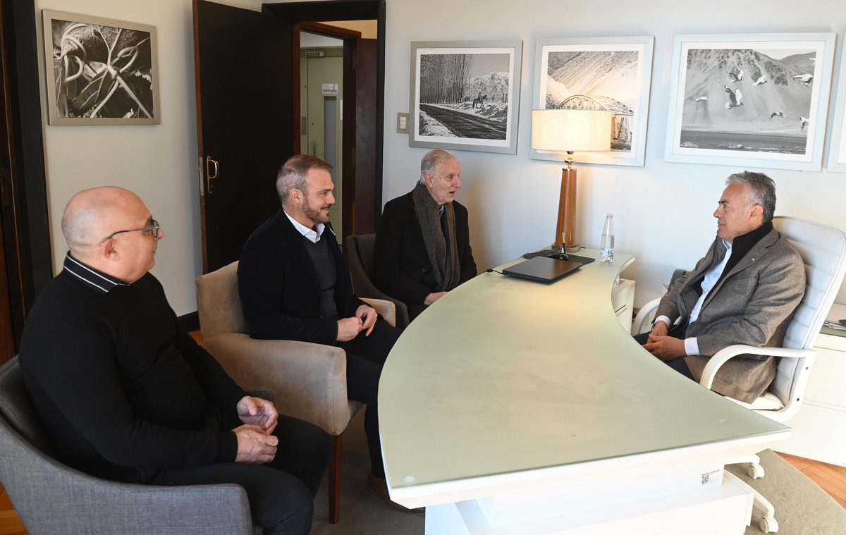 alfredocornejo's tweet photo. Mantuvimos una reunión con autoridades de la UTN Regional Mendoza para conocer un nuevo sistema de aislamiento sísmico patentado por profesionales mendocinos, desarrollado con componentes locales para reducir costos y ampliar su aplicación tanto en viviendas particulares como en hospitales, organismos públicos o fuerzas de seguridad y que puedan seguir funcionando ante una emergencia.

También conversamos sobre la nueva carrera vinculada a Ingeniería y Minería Sustentable, la participación activa de la UTN en estudios de impacto ambiental y el trabajo técnico que vienen realizando junto a distintas áreas de Gobierno, como Hidráulica y las obras de la Ruta 7. 

El conocimiento, la innovación y el trabajo conjunto con los sectores académicos son fundamentales para el desarrollo de Mendoza.