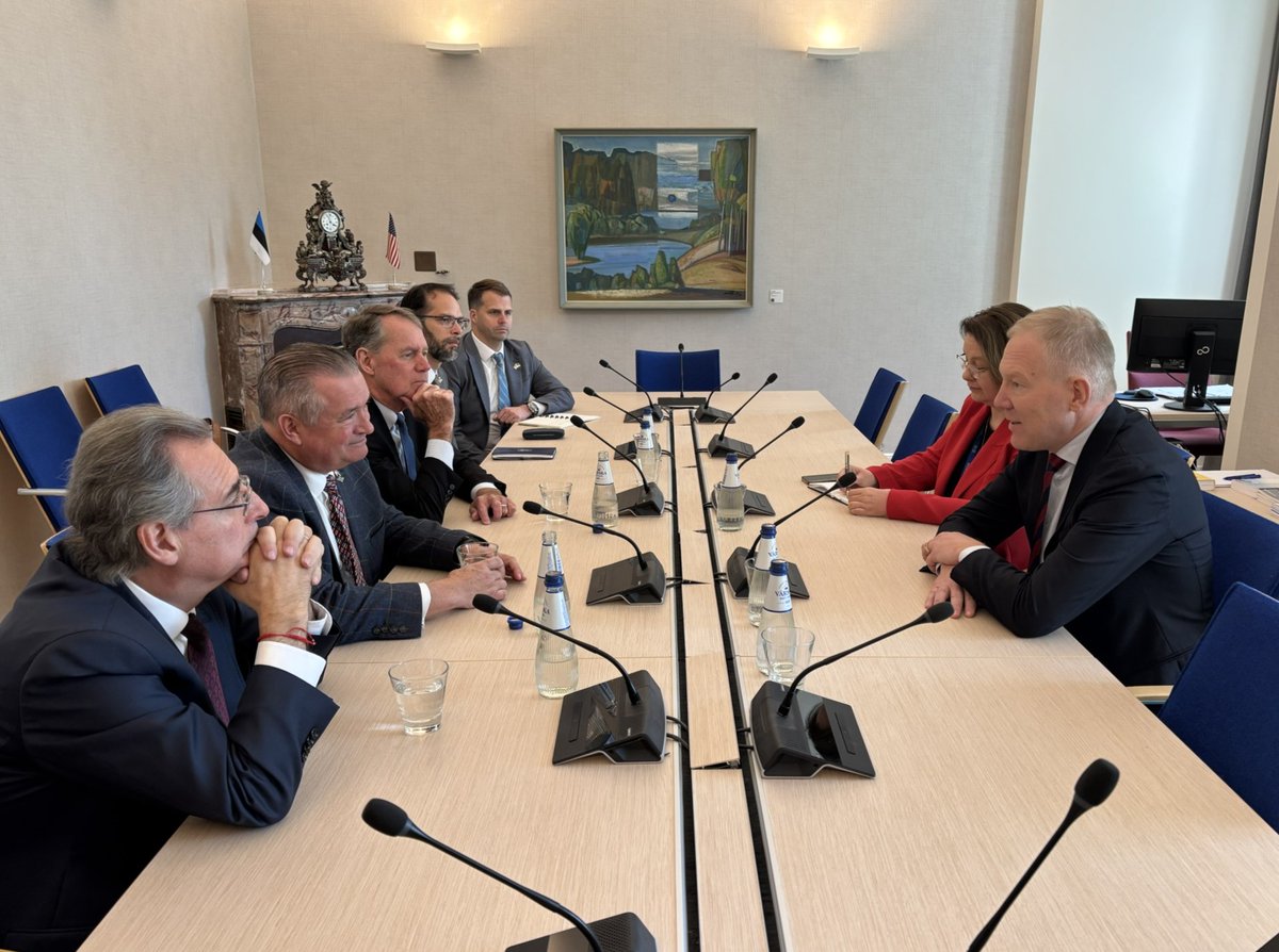Riigikogu's tweet photo. Foreign Affairs Committee Chair @markomihkelson during meetings with members of the U.S. House of Representatives: to end Russia’s war of aggression against #Ukraine, Western countries must increase support for 🇺🇦and exert much greater pressure on Russia. 🇪🇪🇺🇸 https://t.co/R68yHrrKeY