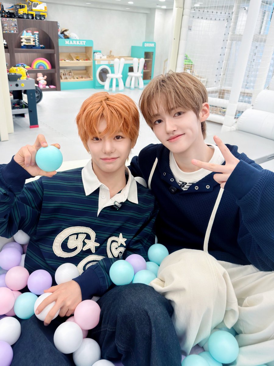 yuhz_official's tweet photo. [📸]

@ KBS 슈퍼맨이 돌아왔다 <꿈친구🌛>

#YUHZ #유어즈
#JUNSEONG #준성
#SECHAN #세찬 https://t.co/87AtUhYDpu