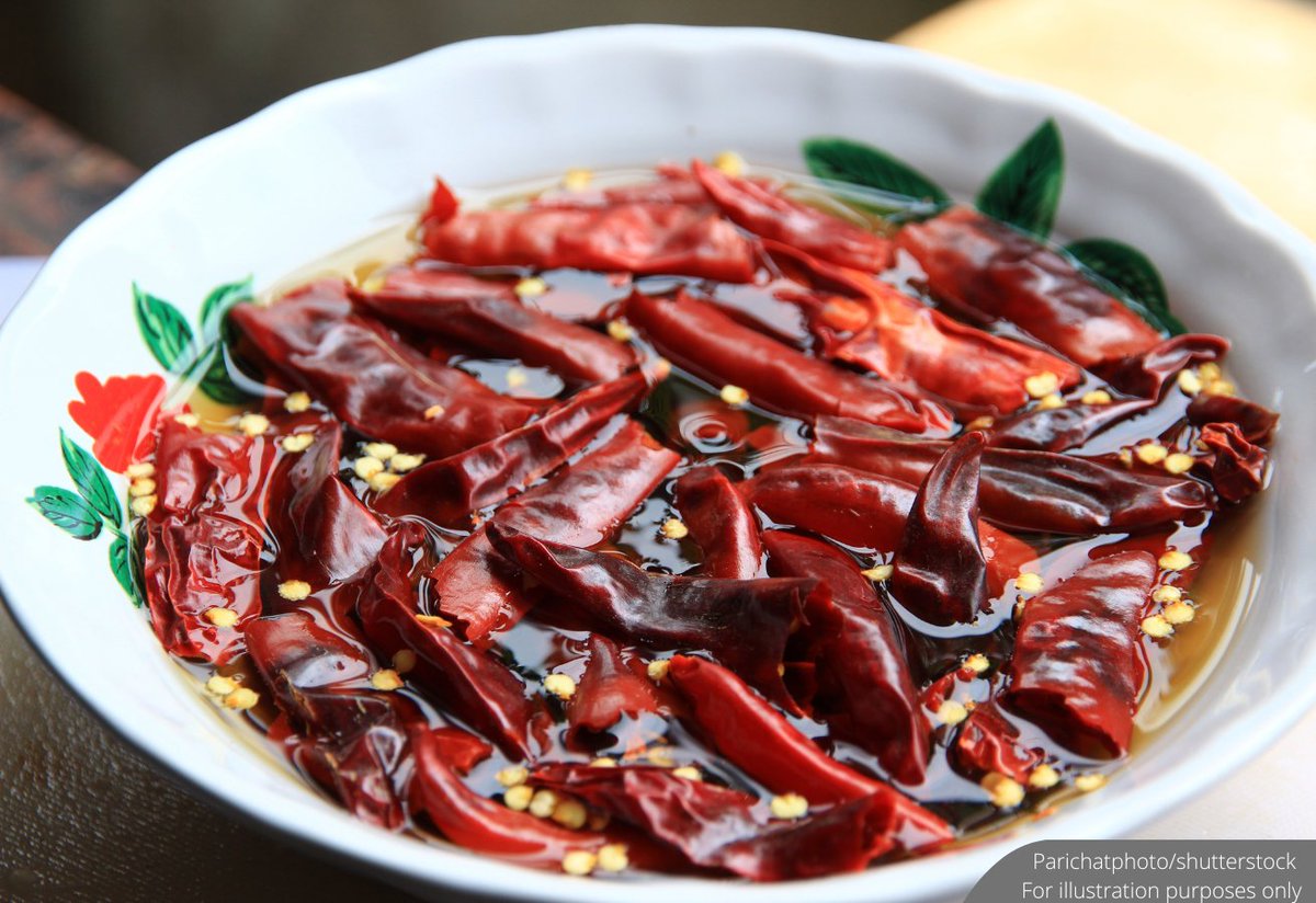NewsBFM's tweet photo. 🚨TW: Child Abuse

Police are probing a claim that a 7 year old boy was forced to drink chilli-laced water by a teacher at a childcare centre in Taman Sri Kluang.

The centre said an internal review was conducted and the teacher involved no longer worked there.

🧵1 https://t.co/QpdXIEaEsl