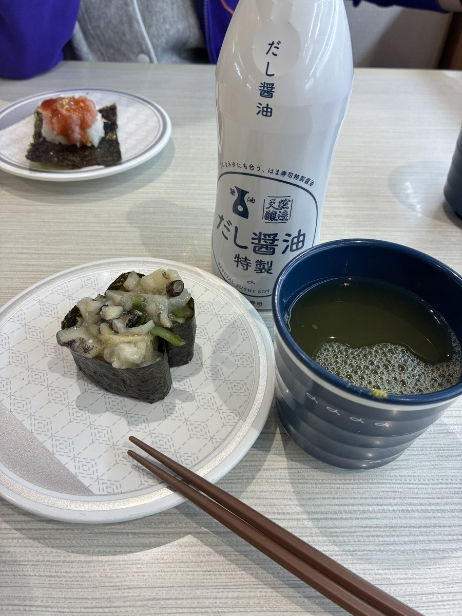 urumaruko's tweet photo. おこんばんは！
今週もお疲れ様でした♪

こんな時間から、『俺のはま寿司』！
腹ごしらえしたら、東に向かいます。
#kmix_life https://t.co/D5iVGIVIAr