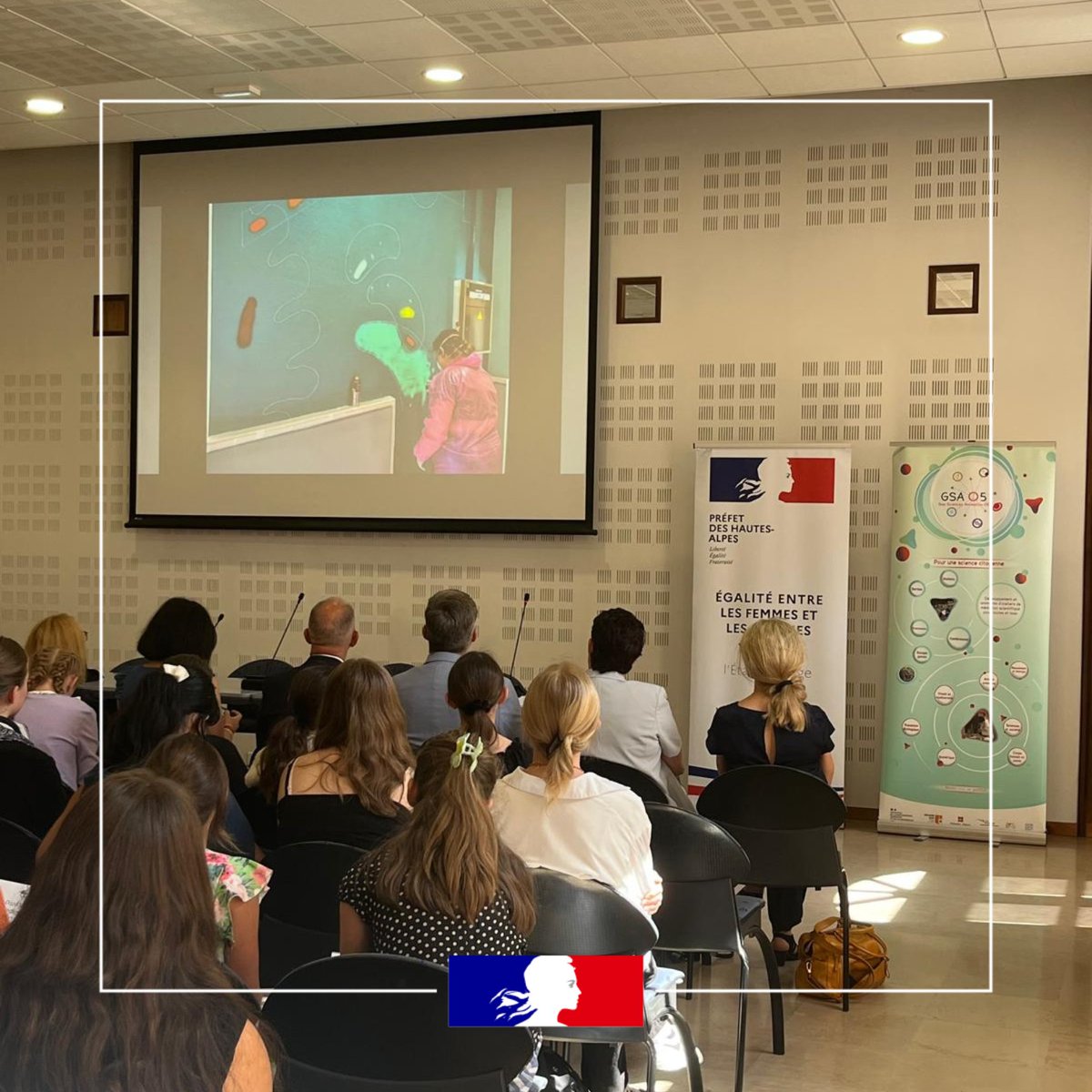 Prefet05's tweet photo. À l’occasion des Ambassades de l’égalité, collégiens et lycéens haut-alpins ont présenté en préfecture des projets créatifs et engagés autour de l’égalité filles-garçons. 👏 https://t.co/gBA1PyNBRf