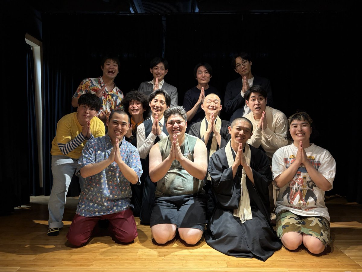 manyaaaaa_46's tweet photo. オアシスありがとうございました🏖️
久しぶりにてぃーしさんに会えました！

舞台上が土足禁止なので皆さん靴を脱いでます
実家の玄関みたいになってました👟

サイヤング ダブルインパクトがんばれ🔥 https://t.co/NOaJWEZ5Fq