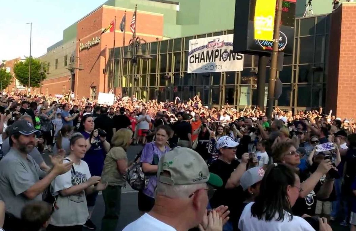 ReadingRoyals's tweet photo. 13 years ago today, we brought the Kelly Cup down Penn Street! 🏆

Drop your favorite 📸's from our 2013 Kelly Cup Championship Parade in the comments and prepare to join us for our 25TH ANNIVERSARY SEASON HOME OPENER ON OCT. 24!

🎟️-plan 👉 https://t.co/LecEsgfYKH | @ECHL https://t.co/Ze83MPTJI2