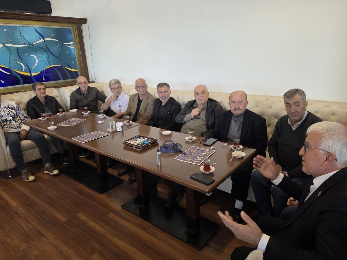 akca1977's tweet photo. VEFA BULUŞMASINDA BAYRAM COŞKUSU: İSMAİL ERGÜL VE DAVA ARKADAŞLARI BİR ARAYA GELDİ! https://t.co/KYV0KlywxT https://t.co/9xC3LfzHbq