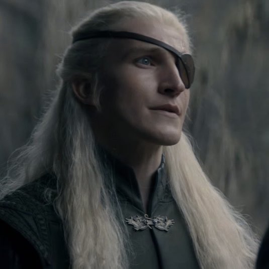 sascott14's tweet photo. WE GOT HIS WAVY HAIR I  REPEAT AEMOND TARGARYEN WITH WAVY HAIR😭😭 https://t.co/F21LmEGb8i