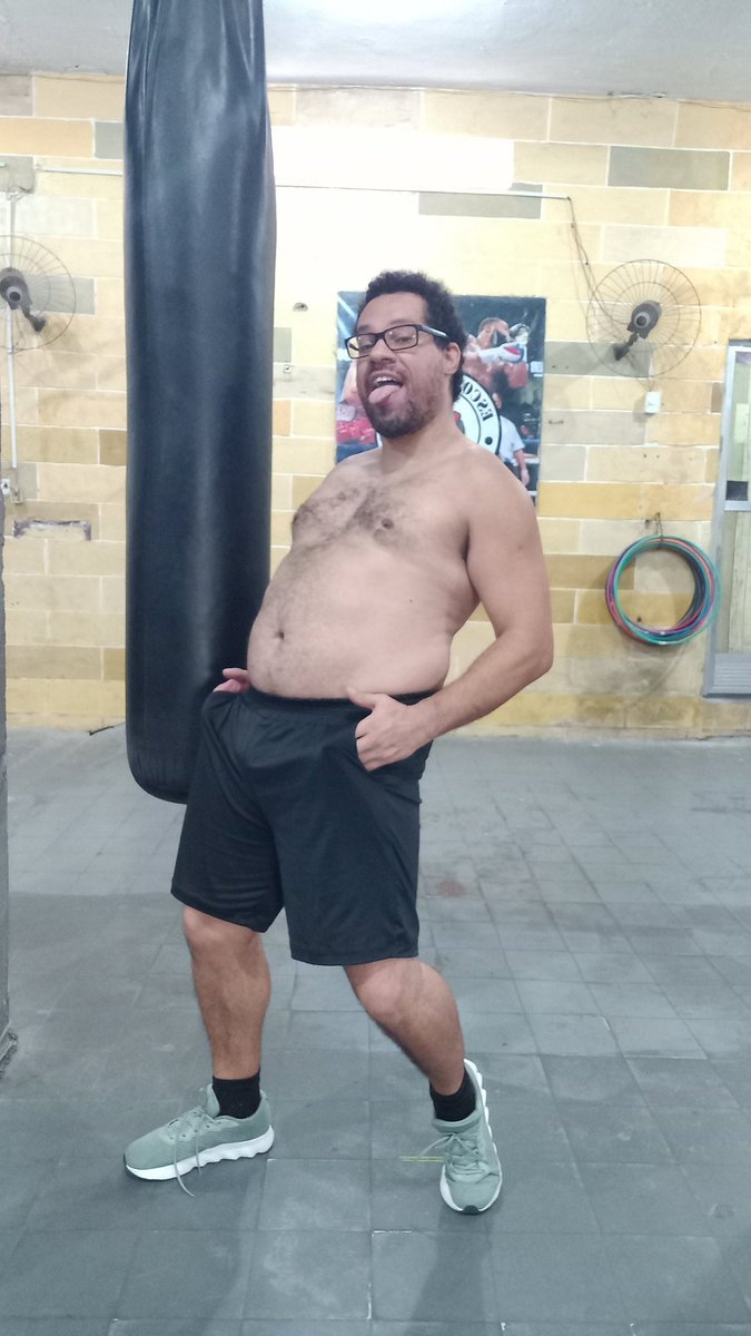 srjoutro's tweet photo. Aí eu fico me perguntando, porque não fico famoso?

Spoiler https://t.co/iiQzU7D8UC