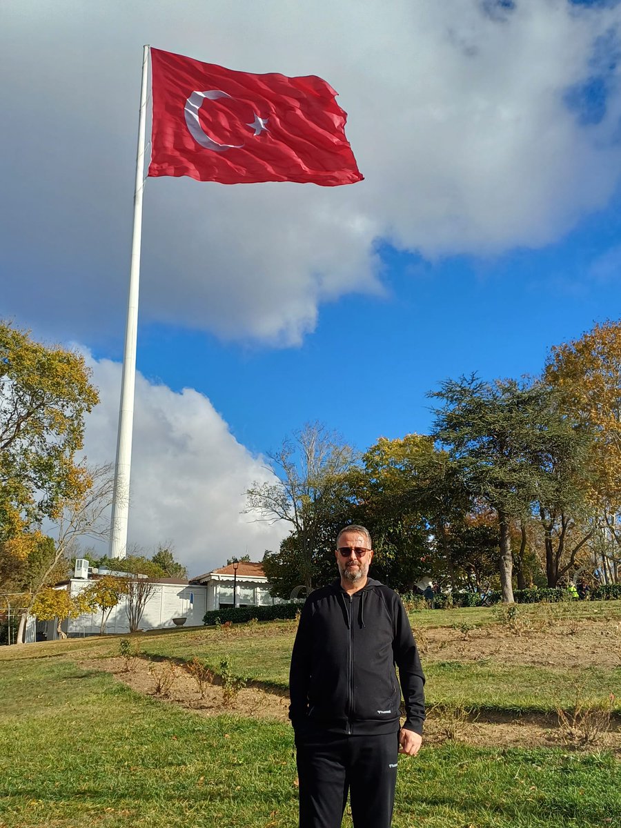 Omer_Knylgl's tweet photo. Sana Çamlıca tepesinden baktım,
Ey Aziz İstanbul!
#29Mayıs1453
#Fethin573Yılı
#CumamızMübarekOlsun https://t.co/462nOj2RXe